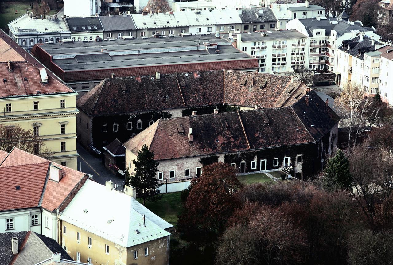 Long Story Short Hostel & Cafe Olomouc Buitenkant foto