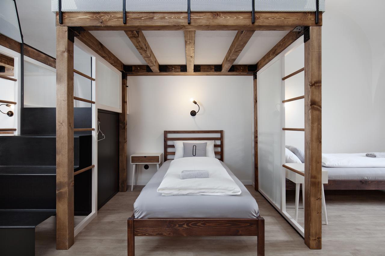 Long Story Short Hostel & Cafe Olomouc Buitenkant foto