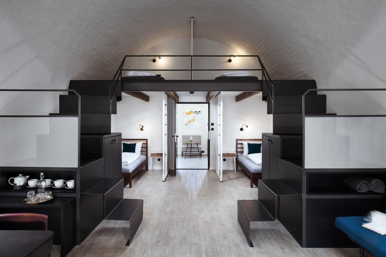 Long Story Short Hostel & Cafe Olomouc Buitenkant foto