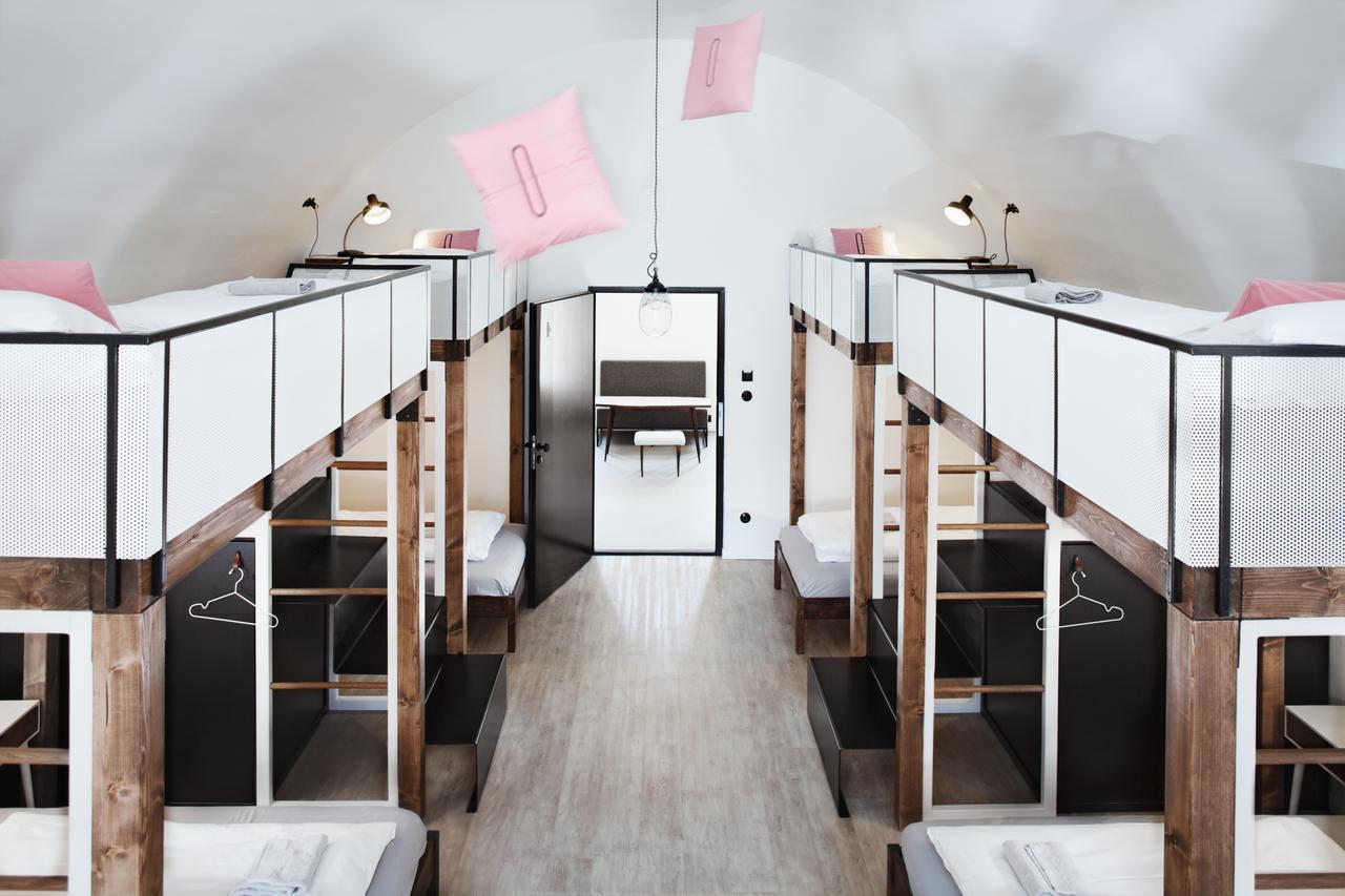 Long Story Short Hostel & Cafe Olomouc Buitenkant foto