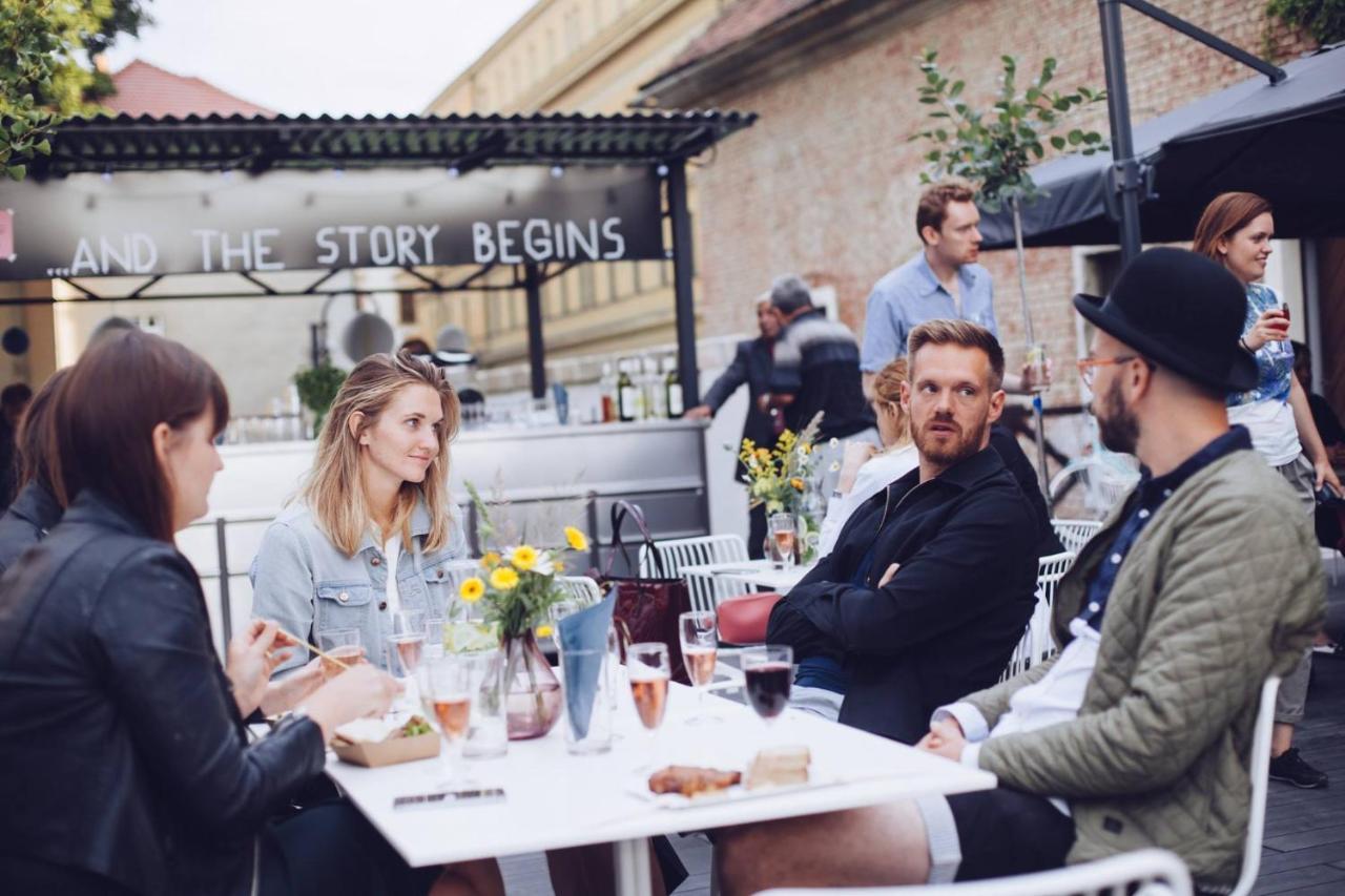 Long Story Short Hostel & Cafe Olomouc Buitenkant foto